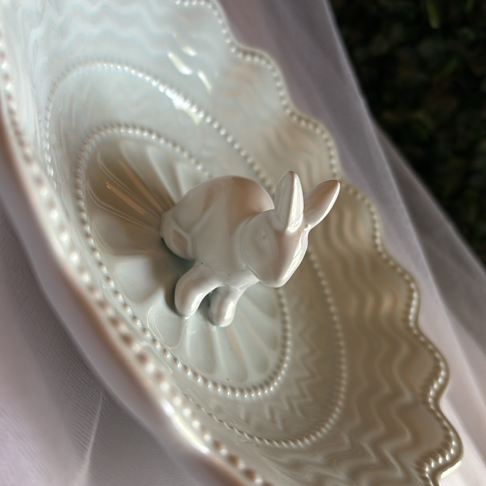 Arlington Designs - Pale Blue and White Porcelain Decorative Bowl - Bunny Theme - Picture 4 of 6
